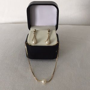 Faux pearl gold mesh chain necklace and earrings